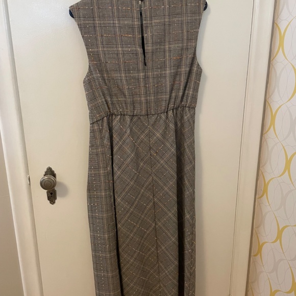 Elegant Plaid Sleeveless Dress - Picture 2 of 5